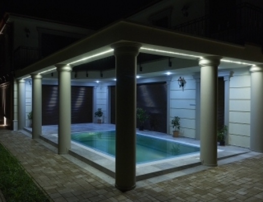 Kerti medence megvilágítása LED-es fényekkel