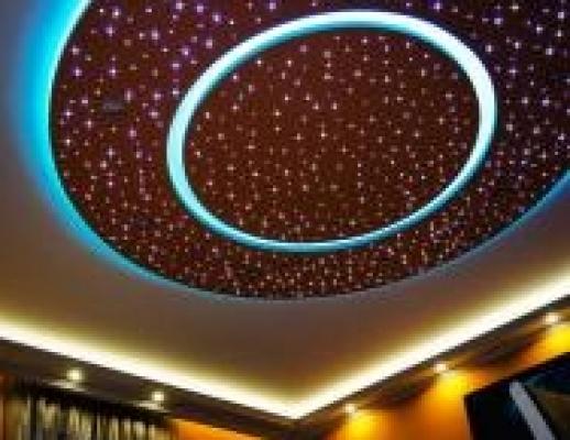 Nappali megvilágítása LED csillagos égbolttal