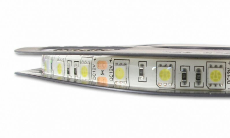 MasterLED 60 LED/méteres 12 V-os vízálló meleg fehér LED szalag 5m/ tekercs 